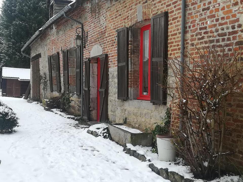 모뵈주 L'Ecrin Du Val De Sambre B&B 외부 사진